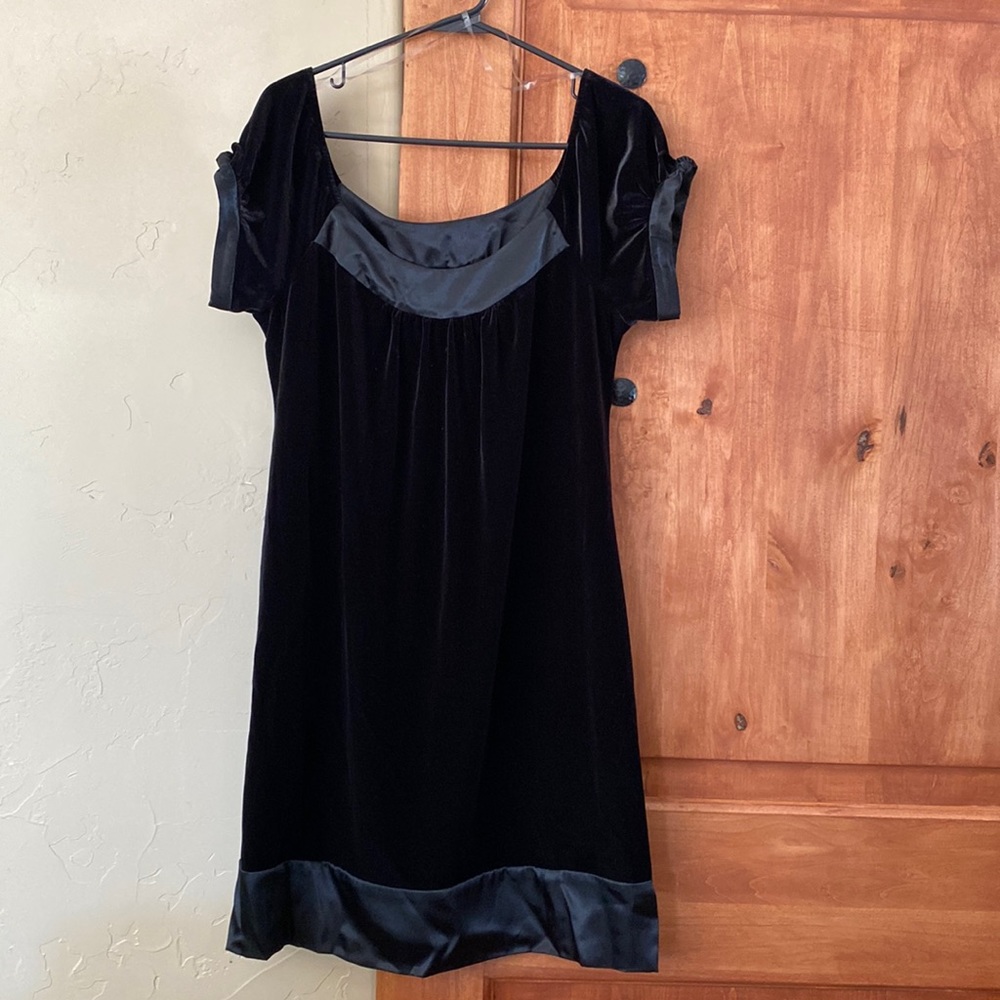 Velvet and satin black dress